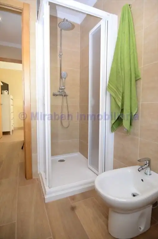 Baño de Piso de alquiler en Boiro con Calefacción, Terraza y Amueblado