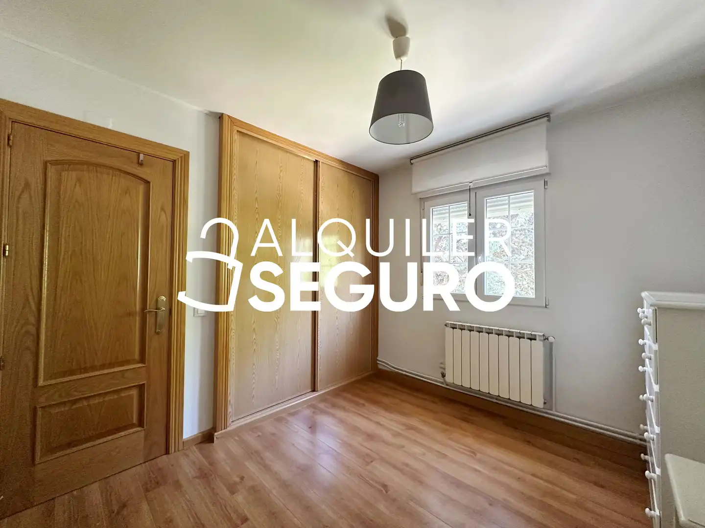 Habitación de Piso de alquiler en Alpedrete con Calefacción, Piscina y Amueblado