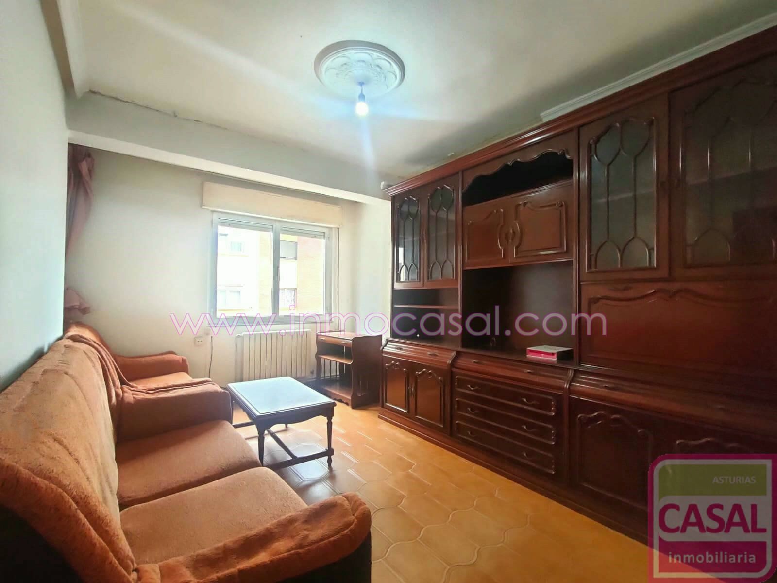 Sala d'estar de Pis en venda en Avilés amb Calefacció