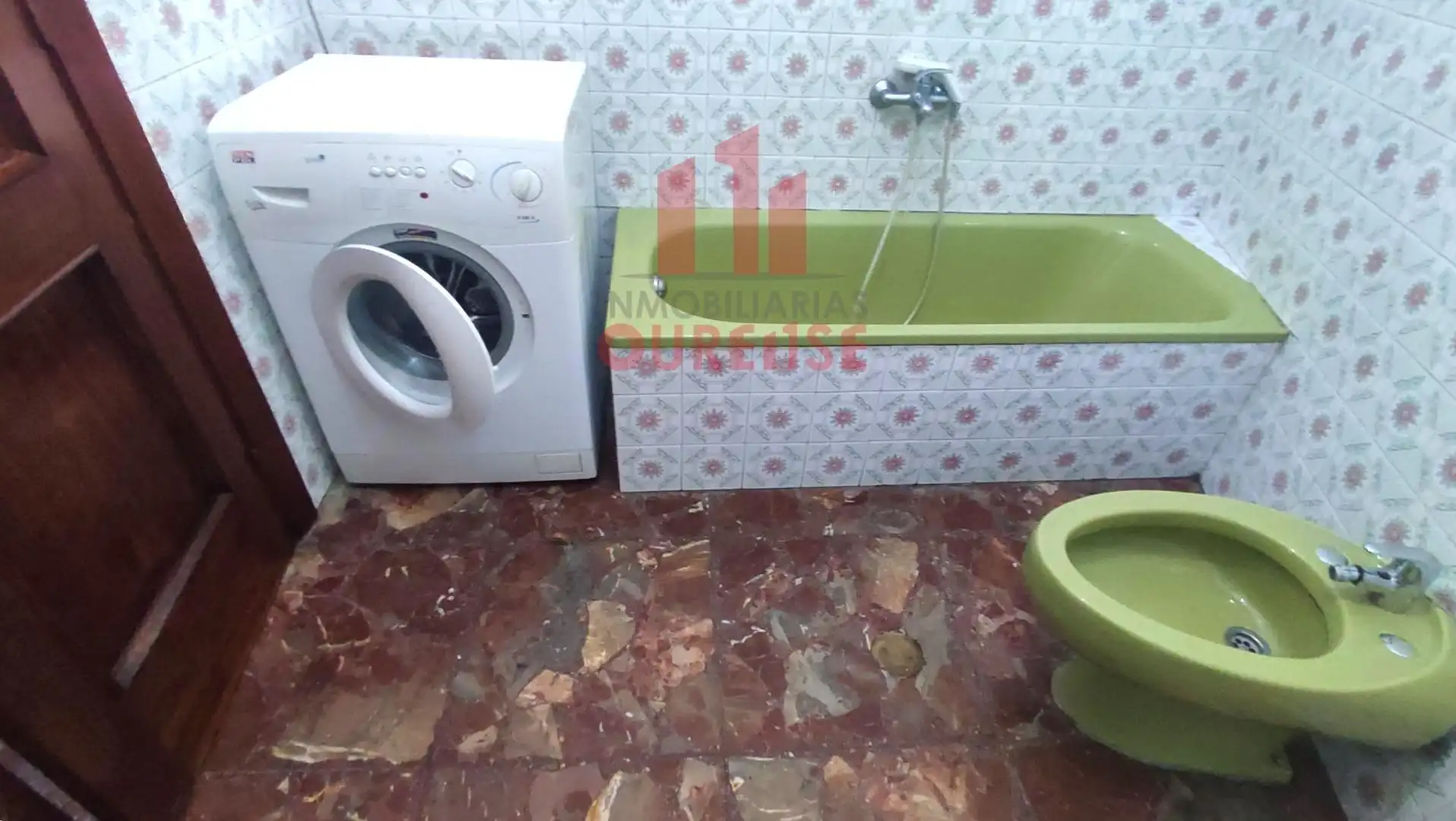 Baño de Piso de alquiler en Ourense Capital  con Calefacción, Amueblado y Balcón