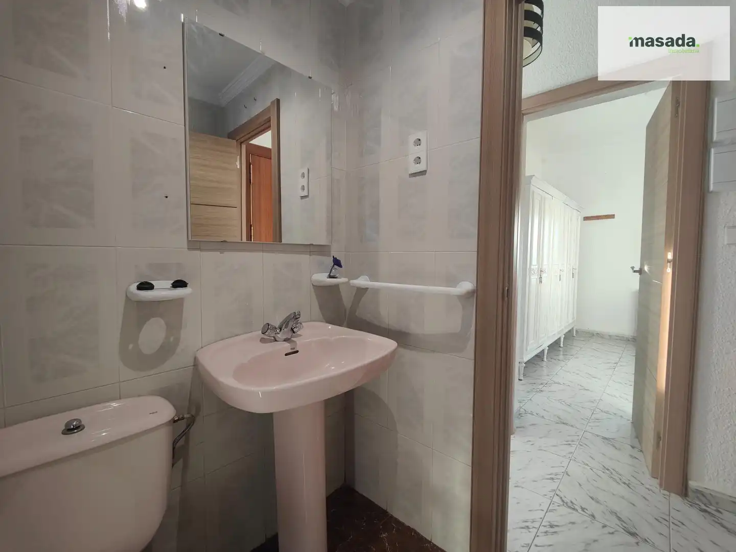 Bathroom of Flat for rent in Granada  with Furnished