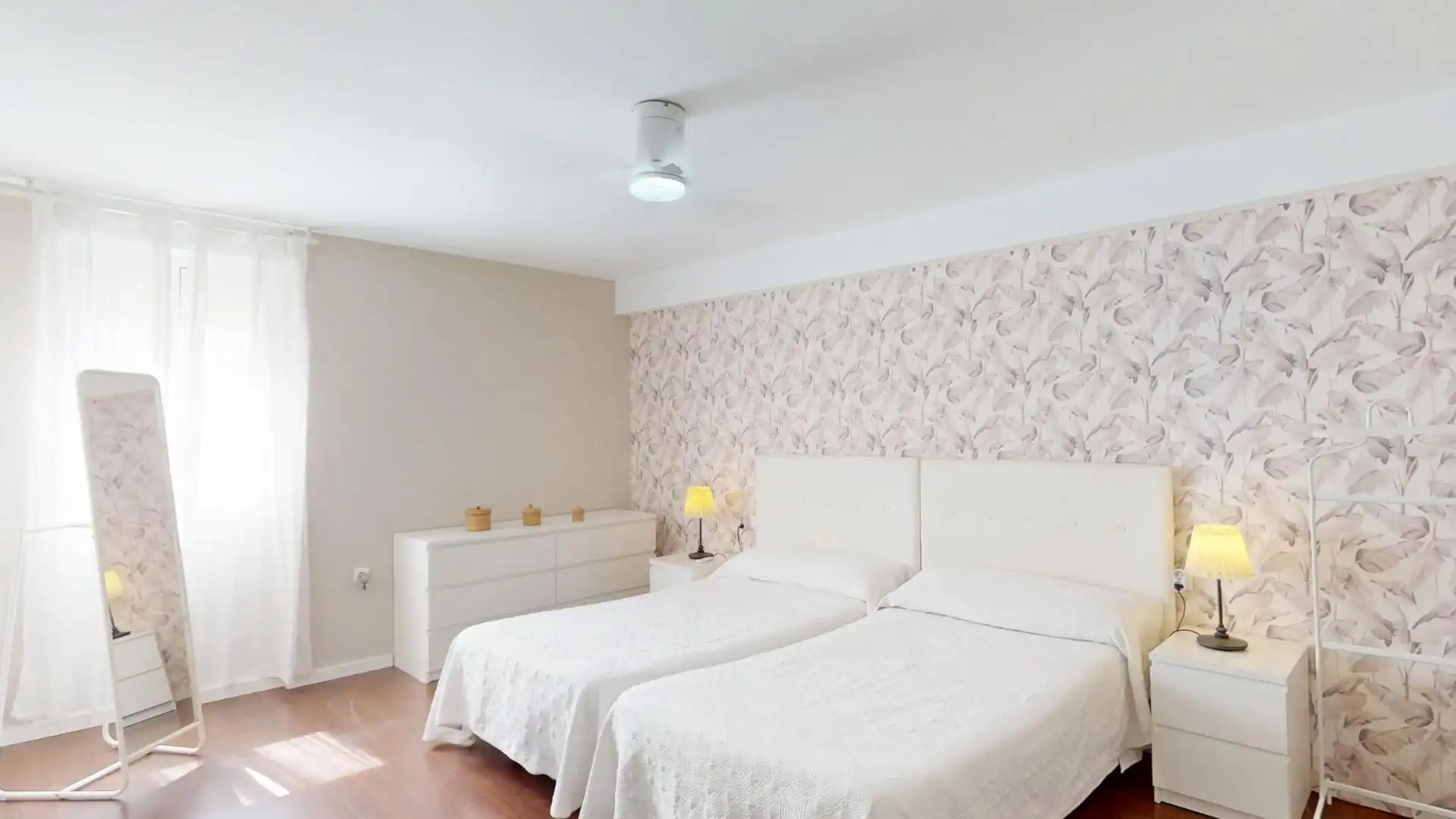 Habitación de Piso de alquiler en Fuengirola con Aire acondicionado, Parquet y Terraza