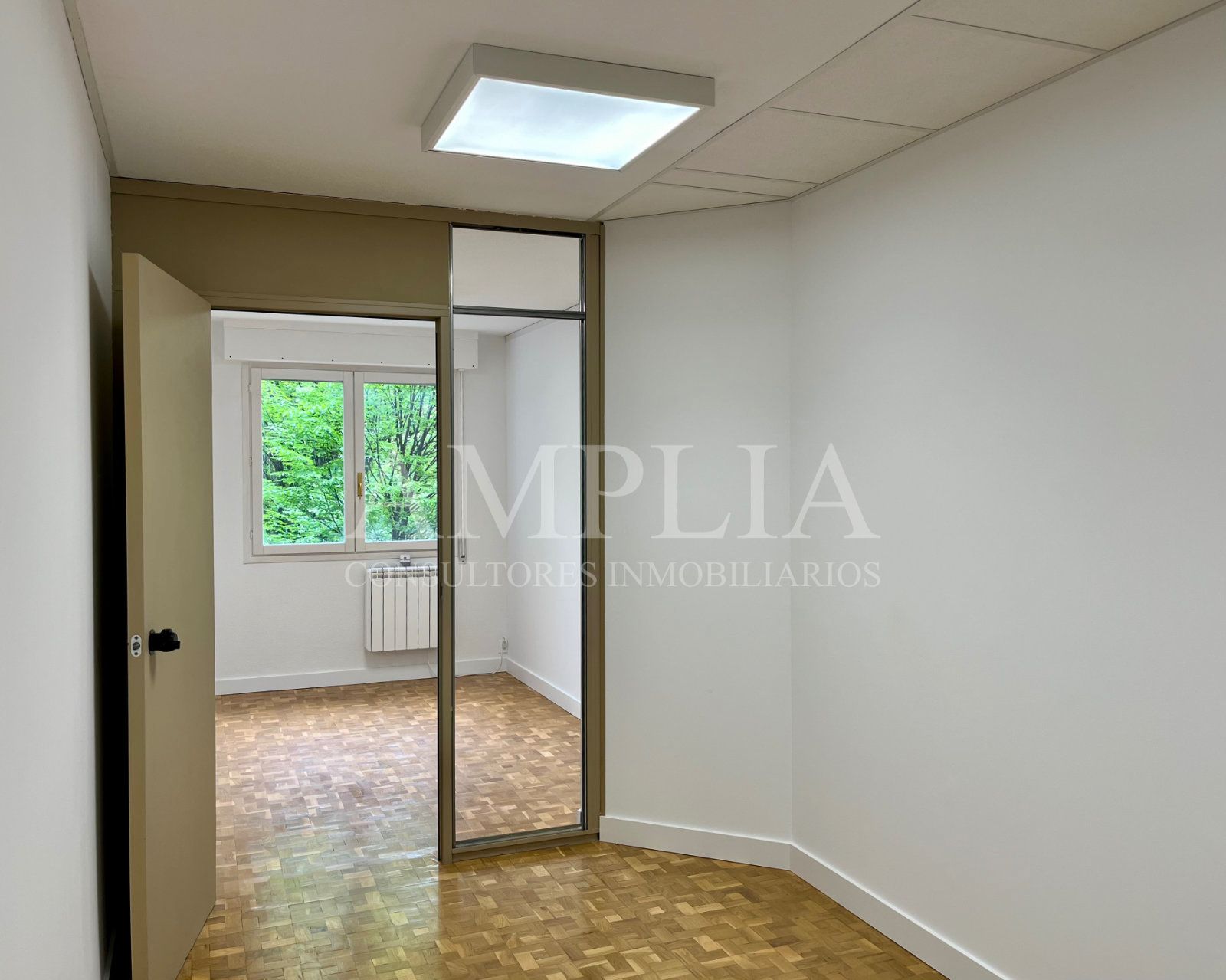 Oficina de lloguer en  Pamplona / Iruña amb Calefacció i Moblat