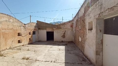 Solvia Inmobiliaria  Terreno Rústico con Nave Quesada