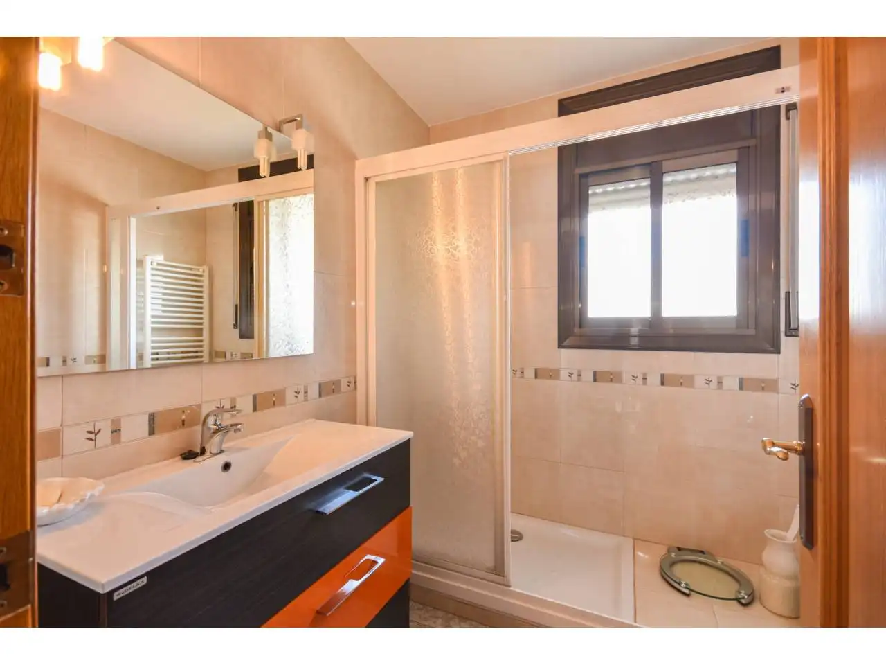 Baño de Casa o chalet en venta en Santa Perpètua de Mogoda con Aire acondicionado, Calefacción y Jardín privado