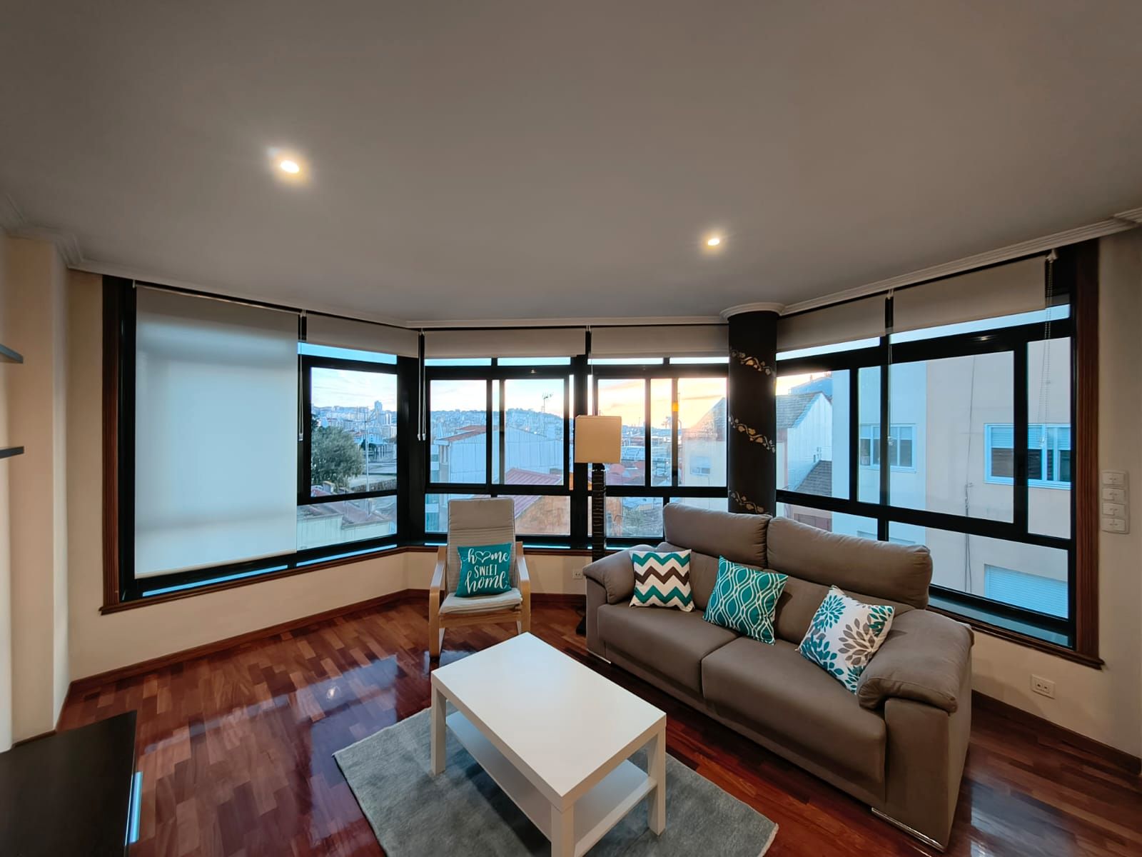 Living room of Flat to rent in Vigo   with Heating, Parquet flooring and Furnished