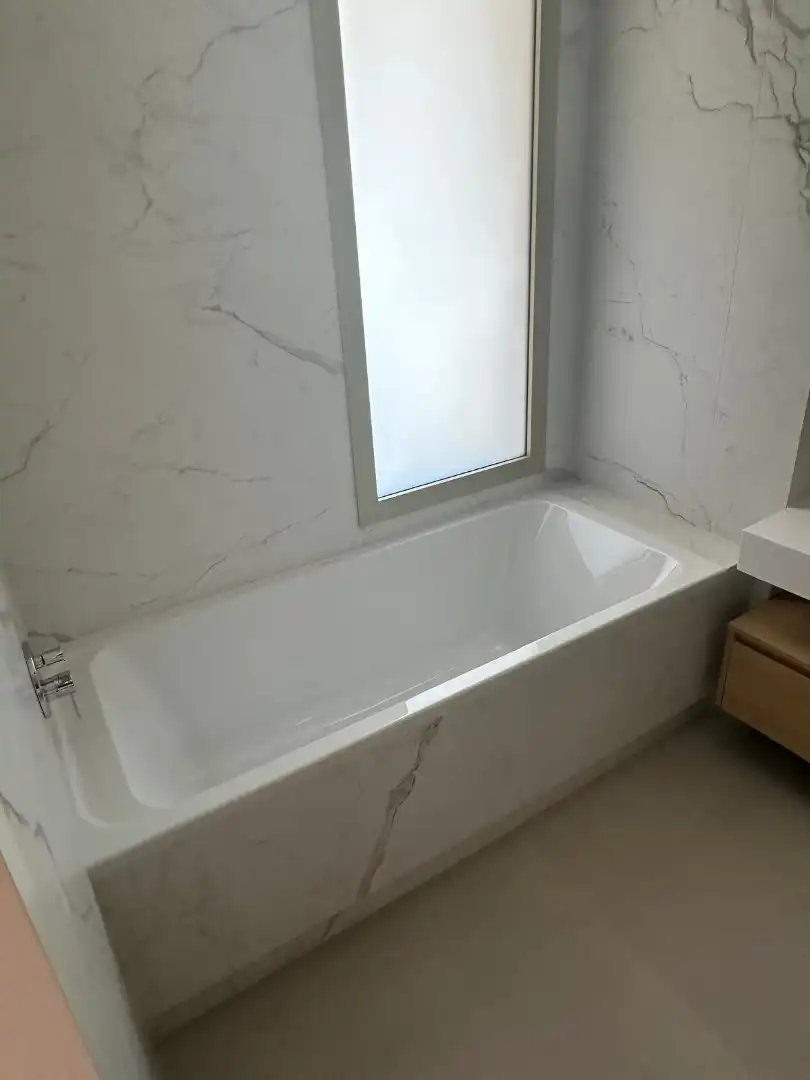 Bathroom of Flat for sale in Marbella  with Air Conditioner, Terrace and Internet