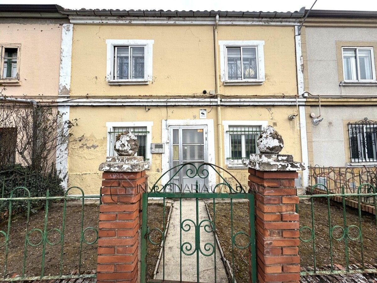 Exterior view of House or chalet for sale in Burgos Capital  with Heating and Storage room