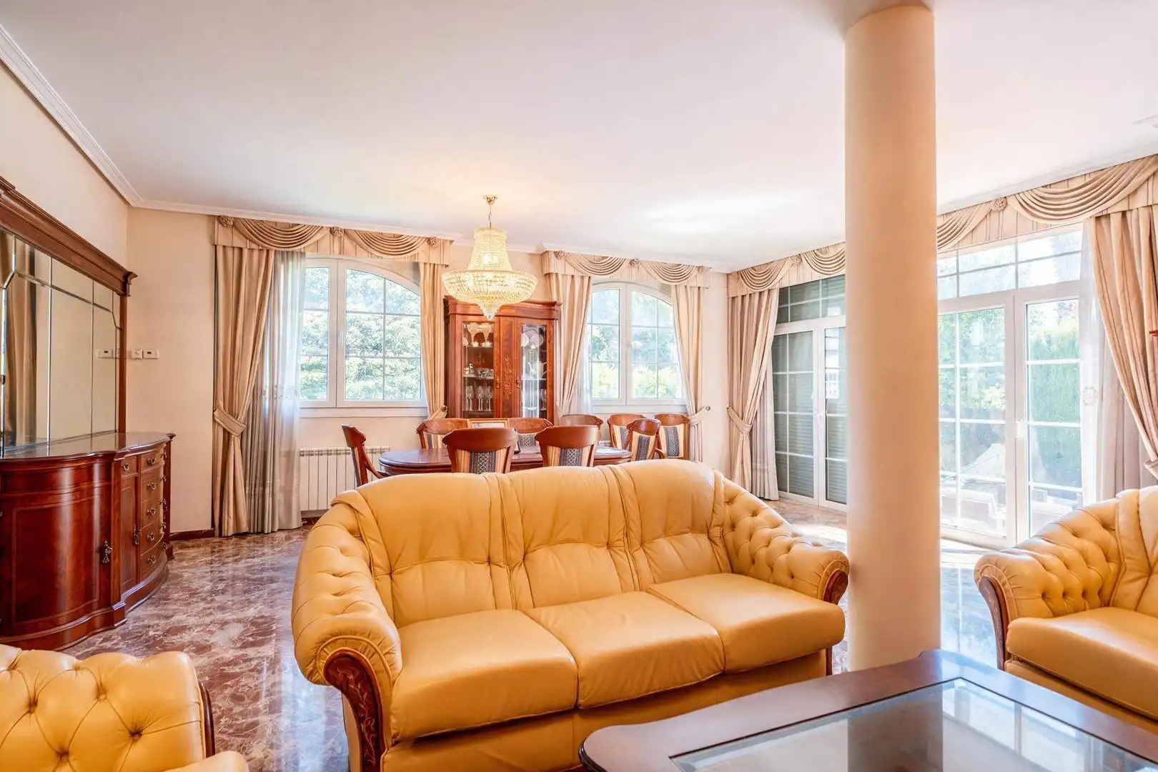 Sala d'estar de Casa o xalet en venda en Zaragoza amb Jardí privat, Terrassa i Traster