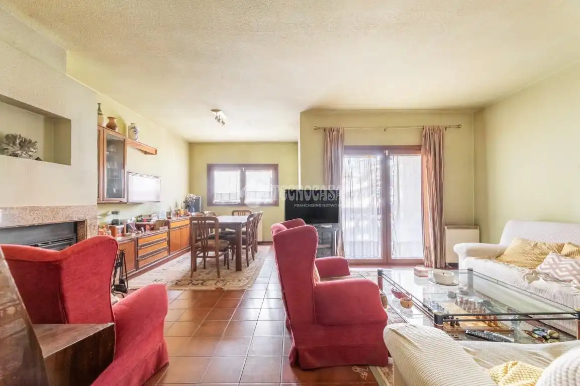 Sala de estar de Casa adosada en venta en Torrelodones con Calefacción, Jardín privado y Terraza