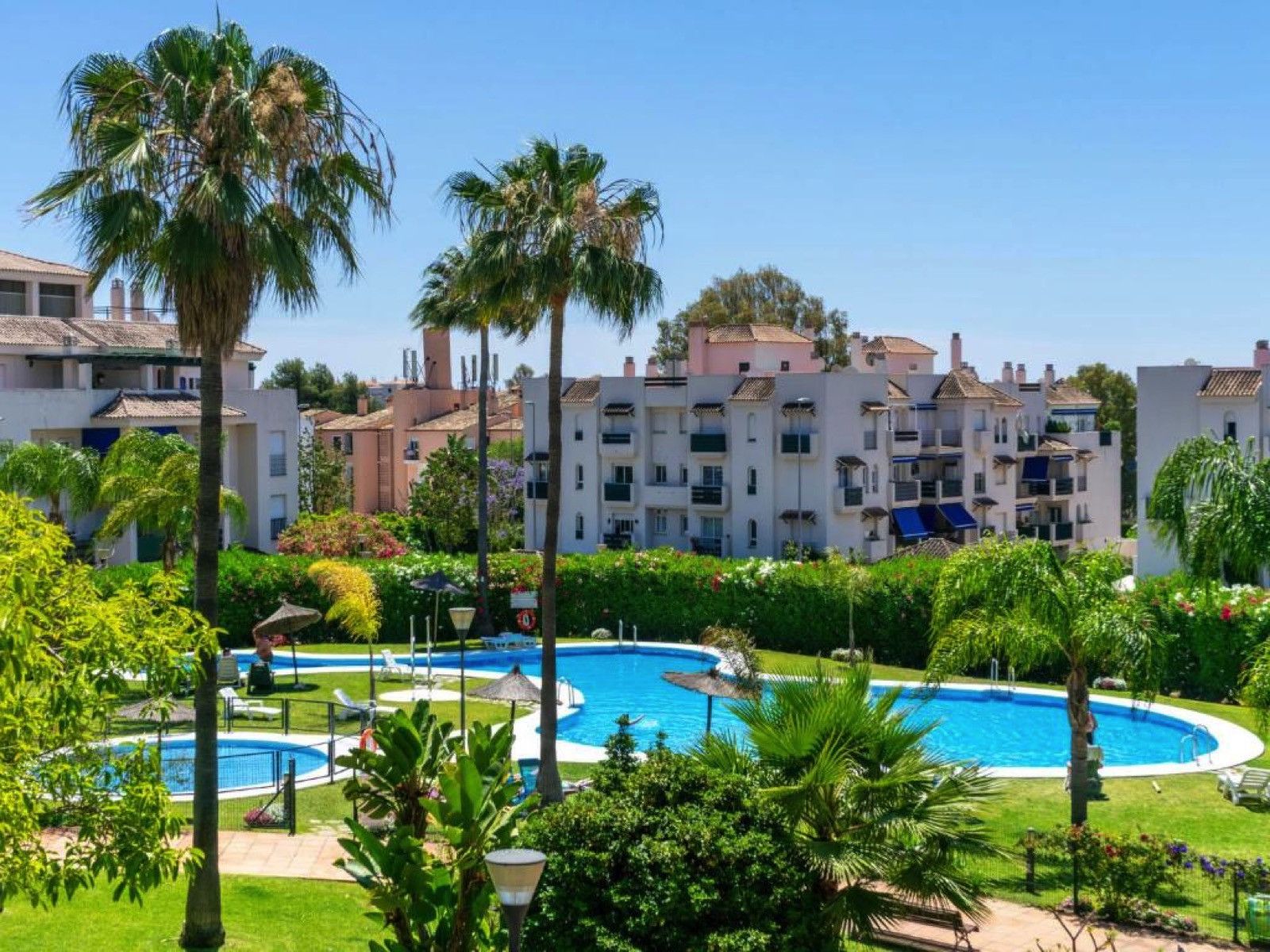 Exterior view of Planta baja for sale in Marbella  with Air Conditioner, Terrace and Storage room