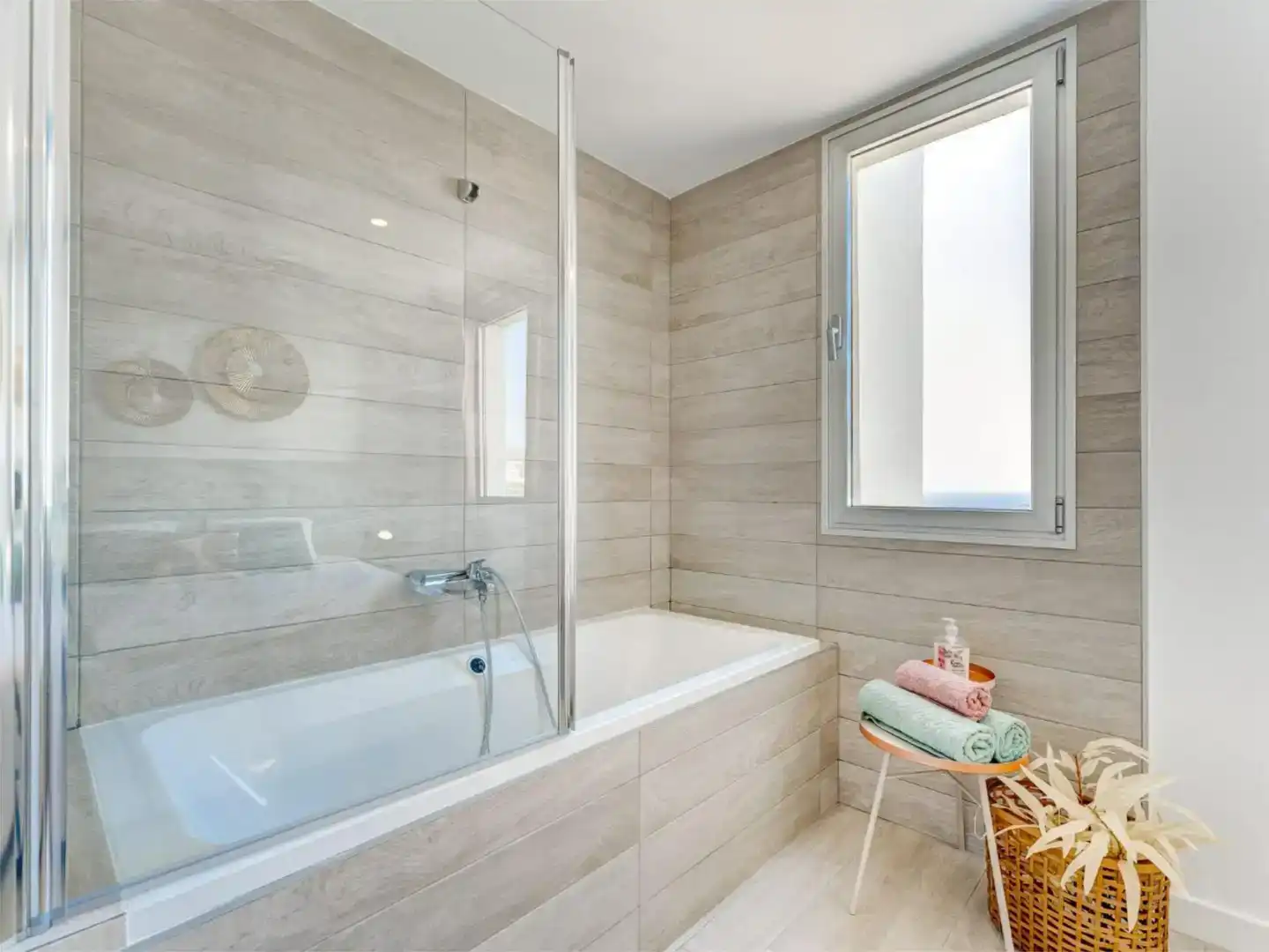 Bany de Apartament en venda en Adeje amb Aire condicionat, Piscina i Balcó