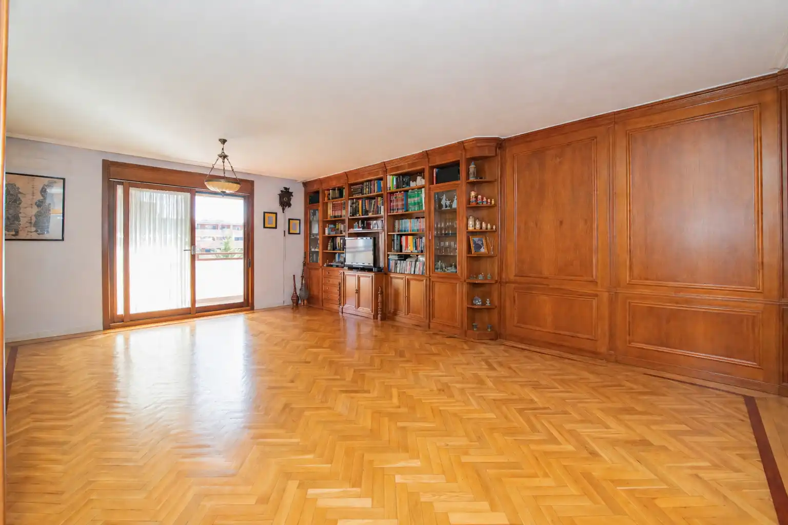 Living room of Flat for sale in Alcobendas  with Air Conditioner, Heating and Parquet flooring