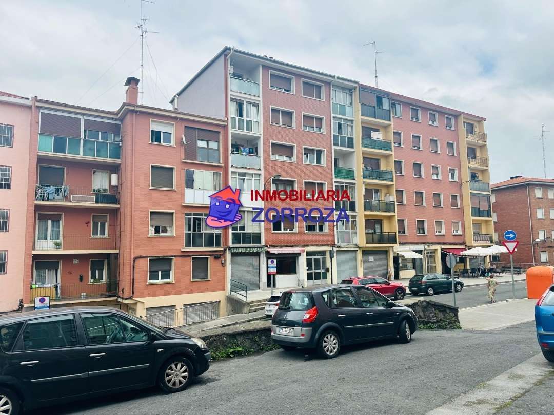 Vista exterior de Pis en venda en Bilbao  amb Calefacció i Balcó
