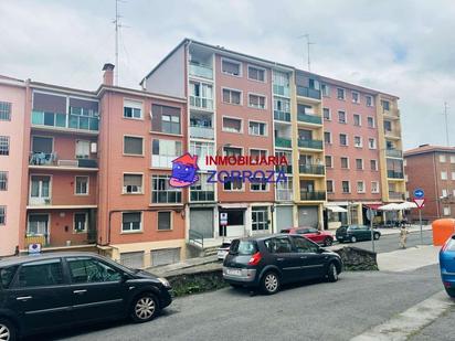 Vista exterior de Pis en venda en Bilbao  amb Calefacció i Balcó