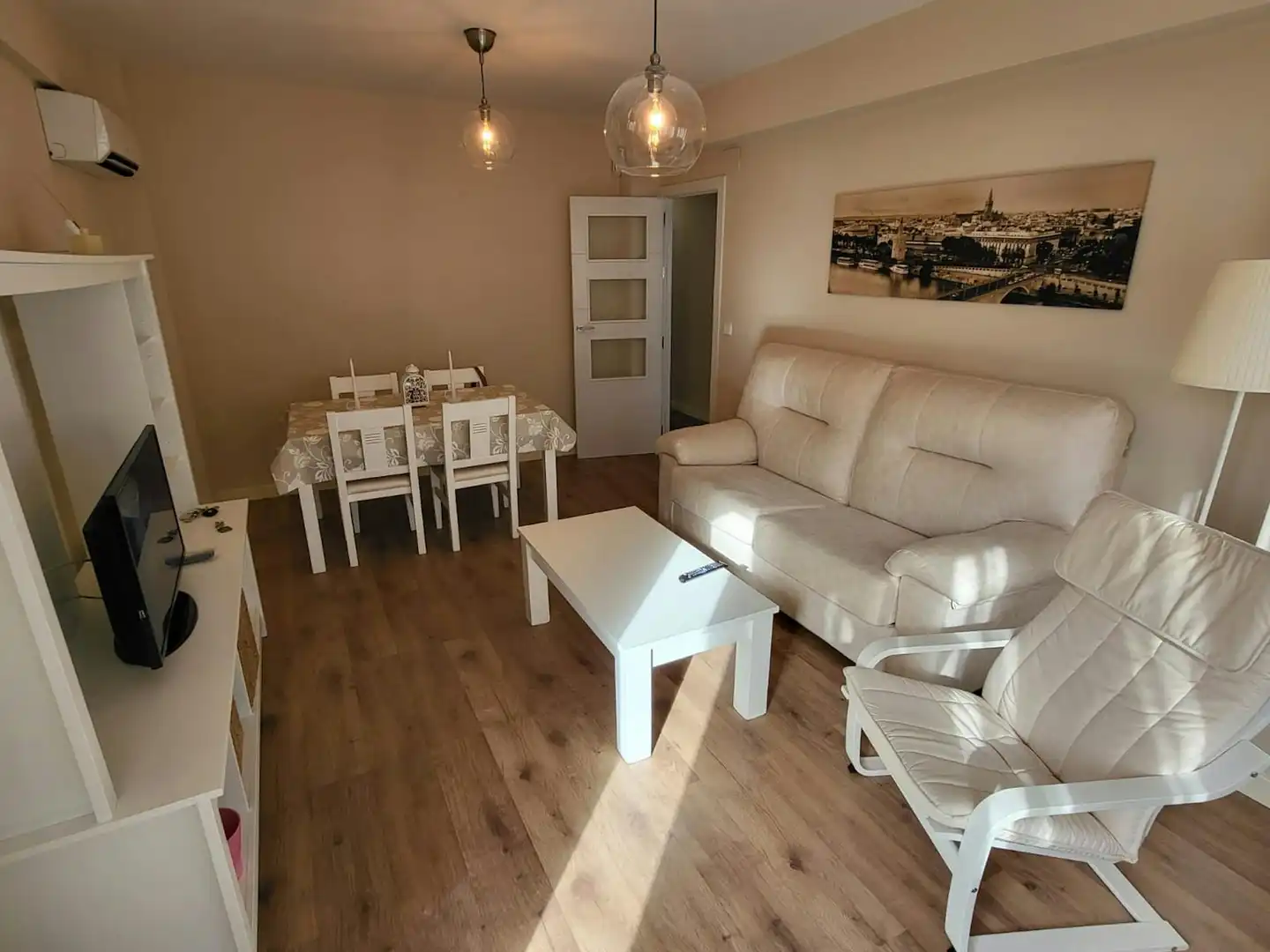 Sala de estar de Piso para compartir en Sevilla con Aire acondicionado, Amueblado y Lavadora