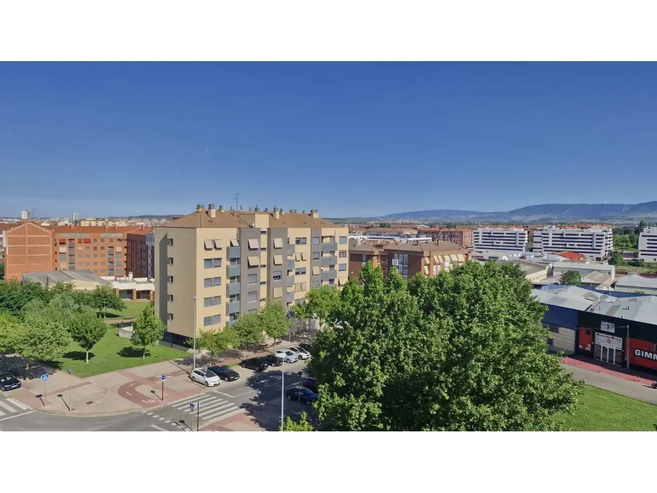 Vista exterior de Pis en venda en  Logroño amb Calefacció, Parquet i Traster