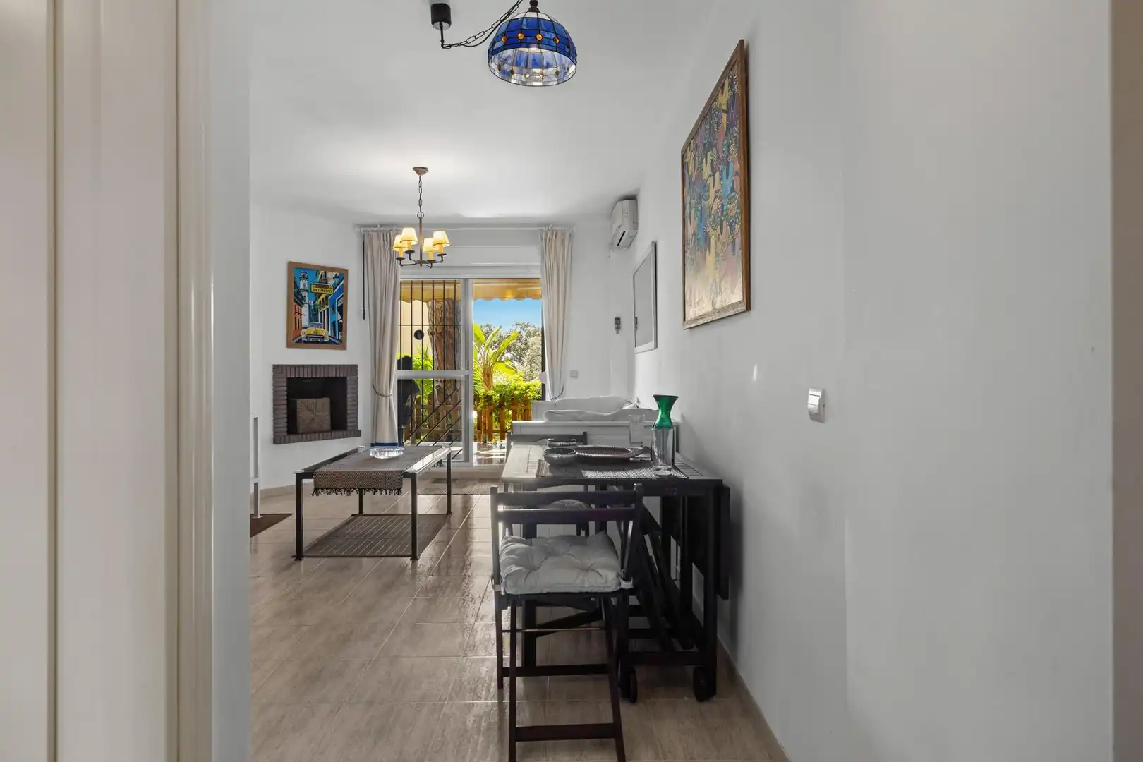 Wohnzimmer von Wohnung zur Miete in Mijas mit Klimaanlage, Heizung und Privatgarten