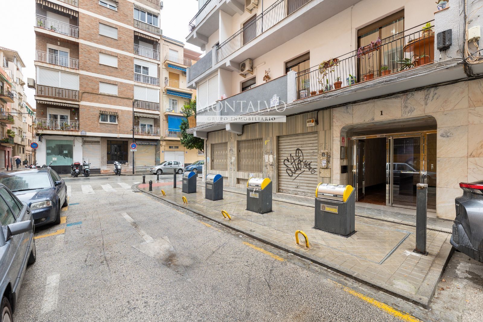 Exterior view of Premises for sale in  Granada Capital  with Air Conditioner