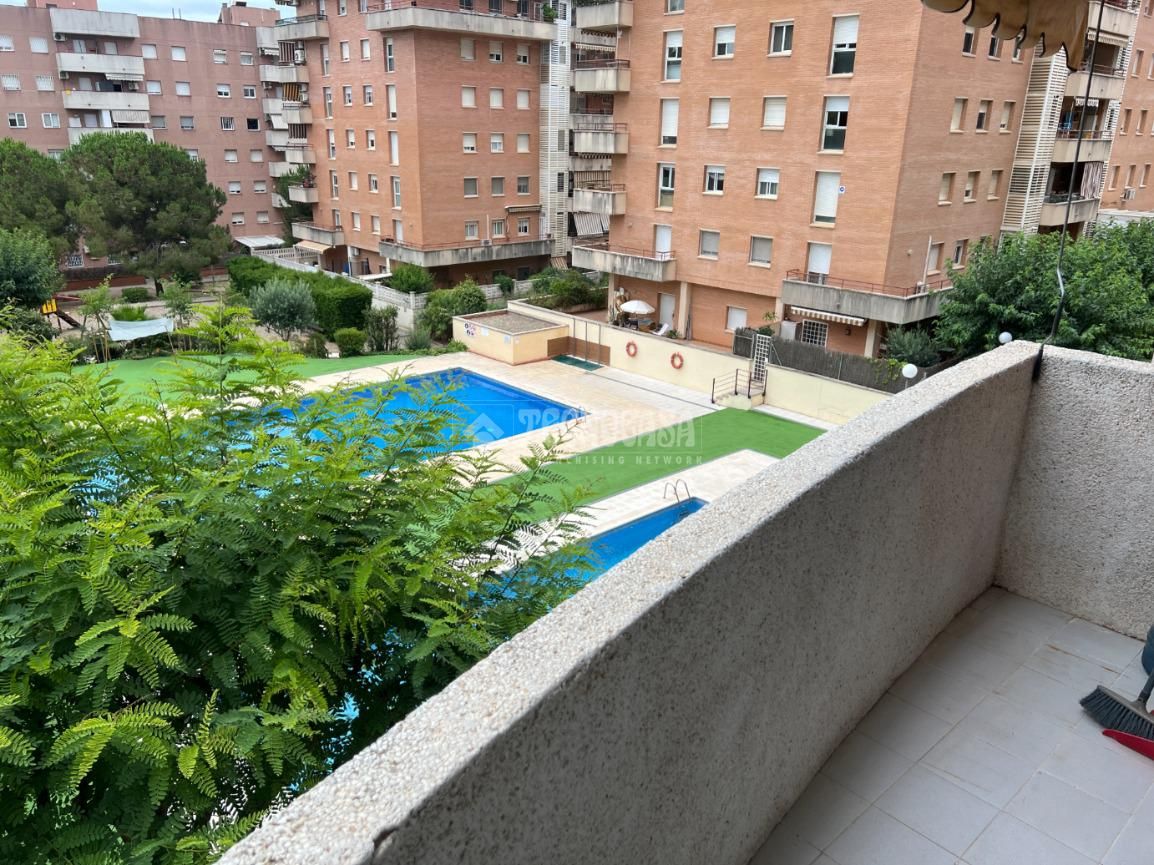 Swimming pool of Flat for sale in Castelldefels  with Furnished, Balcony and Community pool