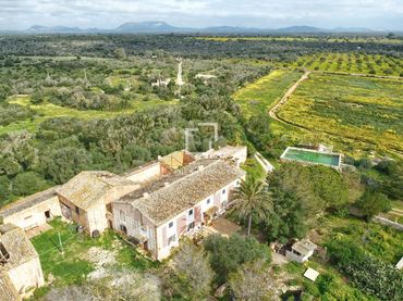 Casa rústica amb jardí en venda a Llucmajor pueblo