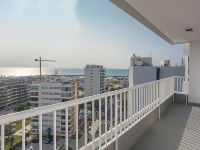 Vista exterior de Pis en venda en Benalmádena amb Terrassa i Piscina comunitària