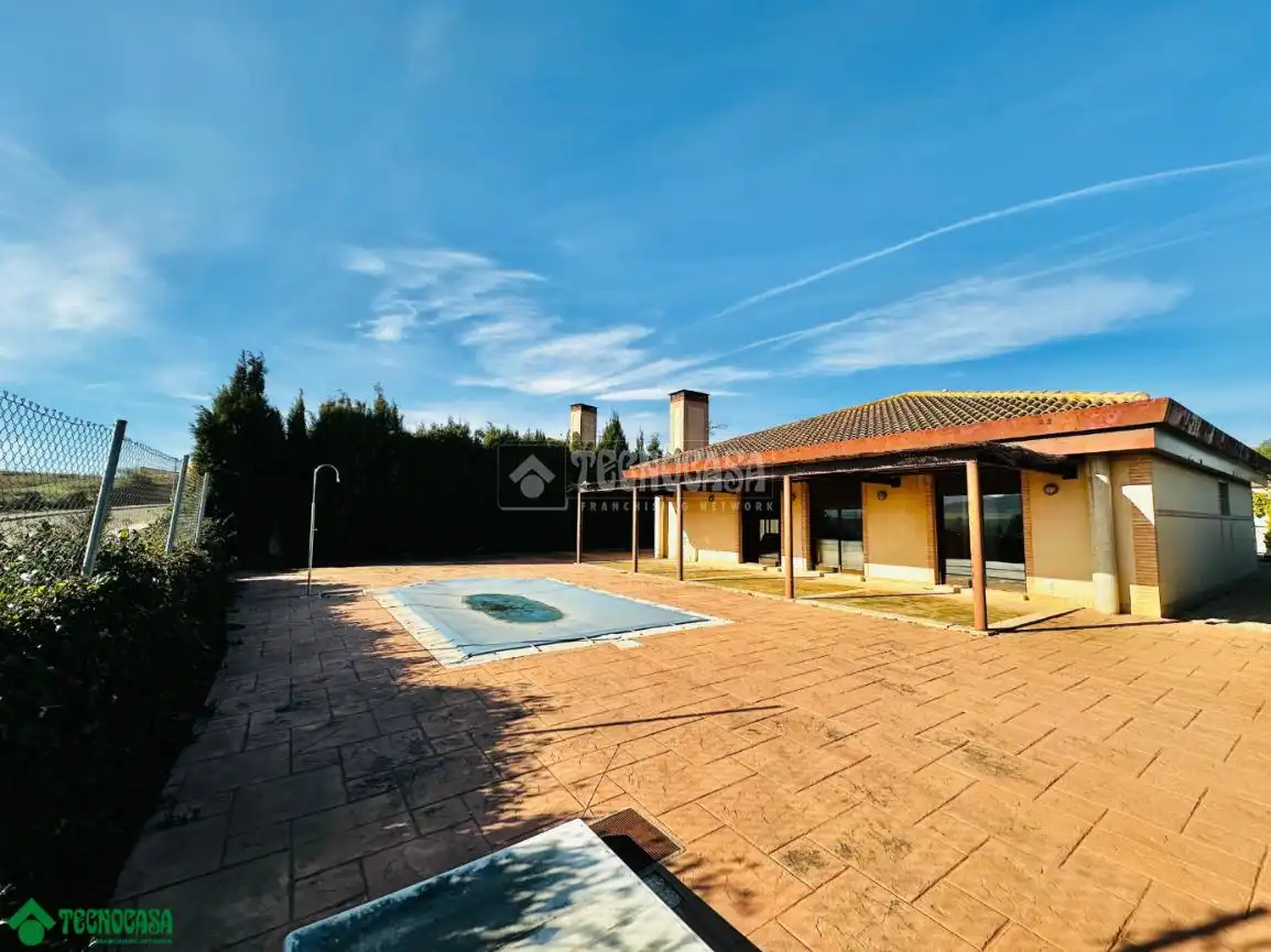 Vista exterior de Casa o chalet en venta en Layos con Calefacción y Jardín privado