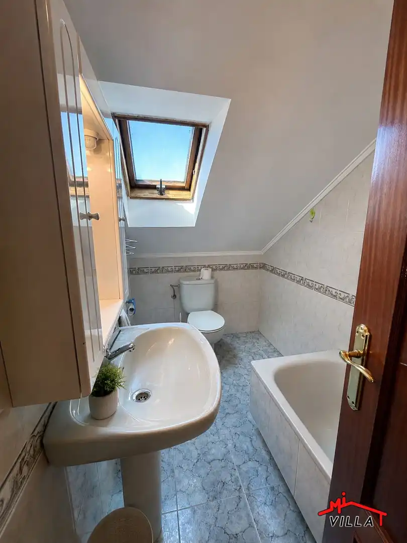 Bathroom of Houses for sale in Bárcena de Cicero  with Heating and Terrace