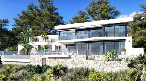 Villa de 4 dormitorios y 5 baños con piscina y jardín en Benissa
