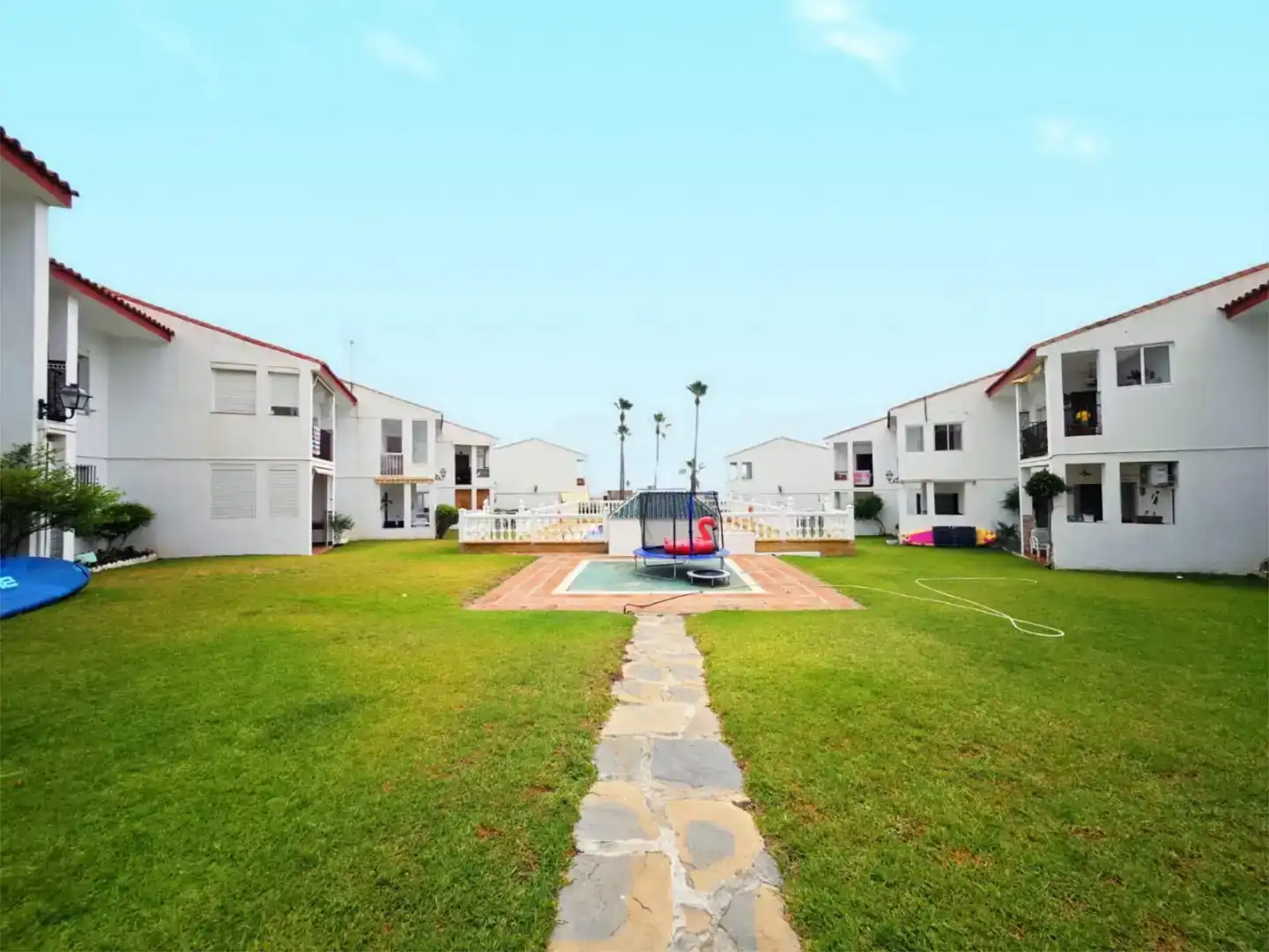 Vista exterior de Planta baja en venta en Manilva con Piscina y Balcón