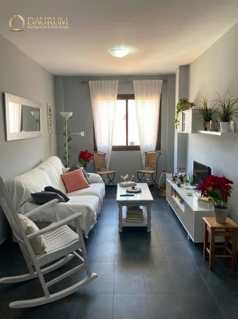 Living room of Flat for sale in Casc Urbà