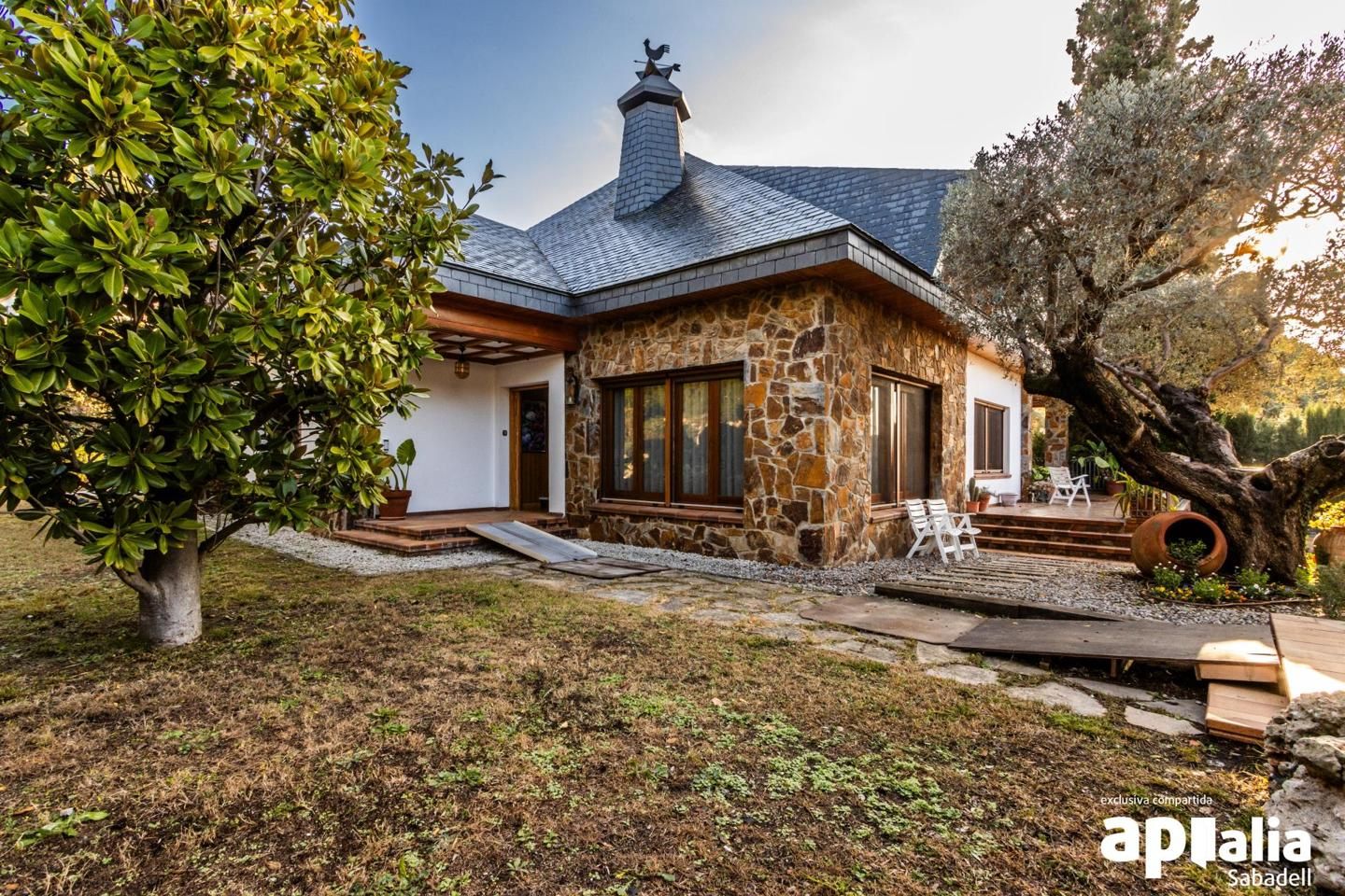 Exterior view of House or chalet for sale in Castellar del Vallès  with Air Conditioner, Private garden and Terrace