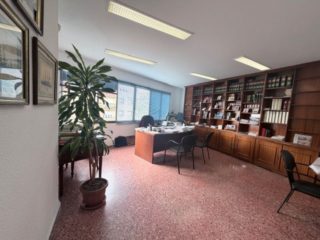 Office for rent in Calle Pablo Rada, Centro