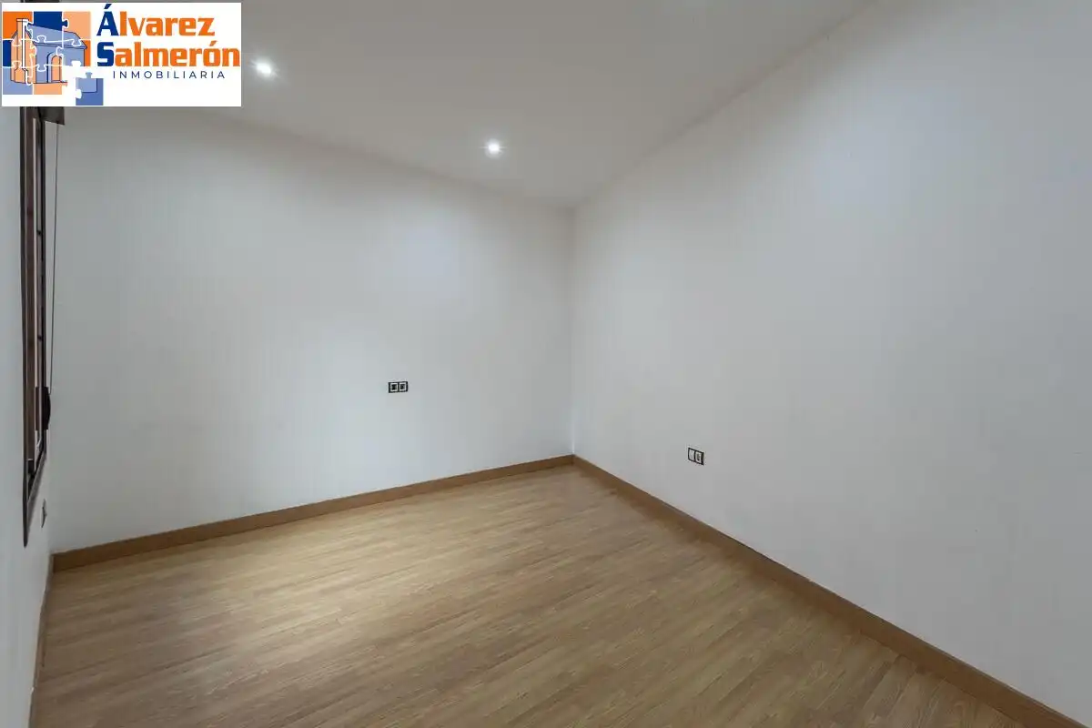 Flat for sale in La Zubia  with Air Conditioner and Storage room