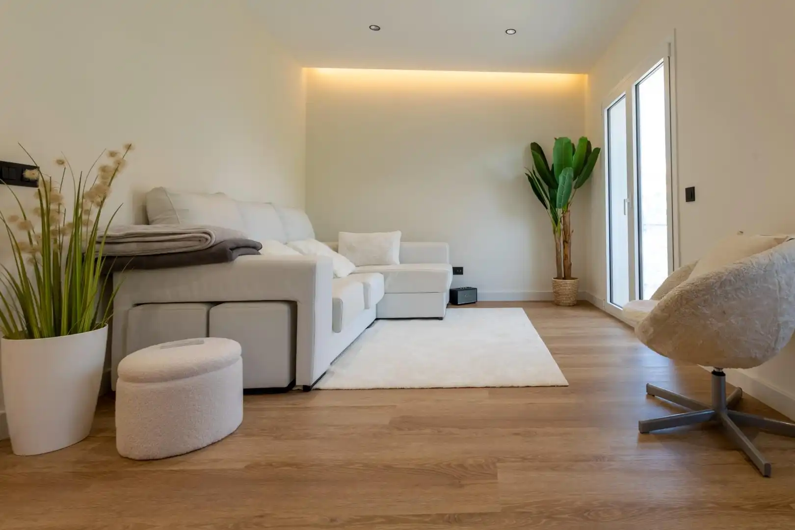 Living room of Flat for sale in Sant Pere de Ribes  with Air Conditioner, Parquet flooring and Terrace
