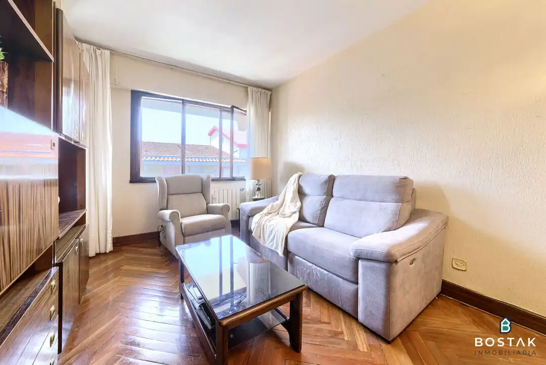 Wohnzimmer von Wohnung zum Verkauf in Bilbao  mit Heizung und Balkon