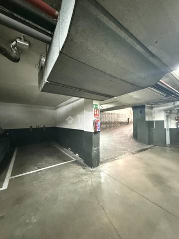 Garaje en Venta en C. de las Moras en Valdebernardo - Valderribas