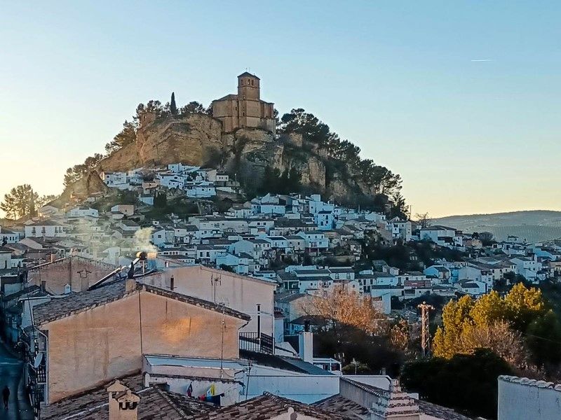 Außenansicht von Wohnungen zum verkauf in Montefrío mit Balkon
