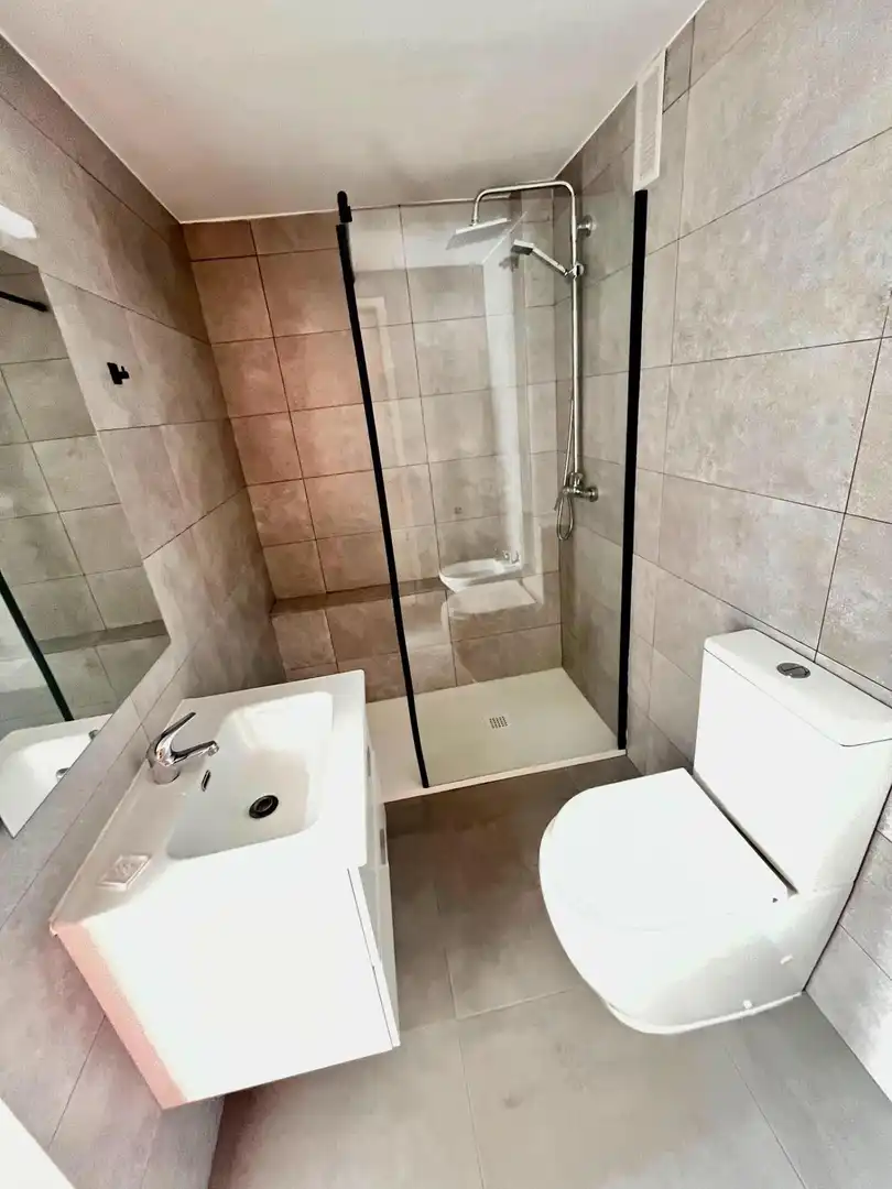 Badezimmer von Wohnung zur Miete in Alicante / Alacant mit Parkett