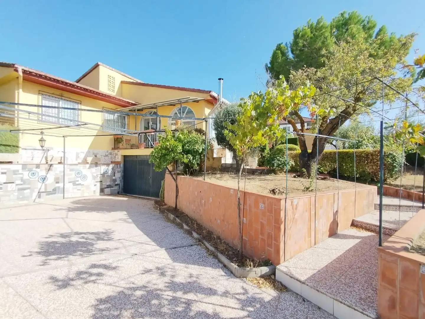 Chalet con piscina en venta en INFANTA ELENA, imagen 2