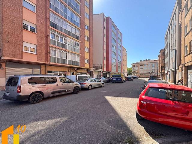 Piso en Venta en Calle LA TESORERA en Plantío - Alcampo