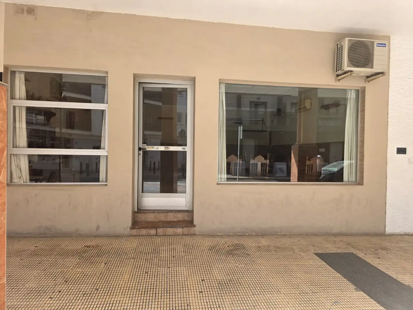 Local comercial en venta en Calle de los Tulipanes, imagen 3
