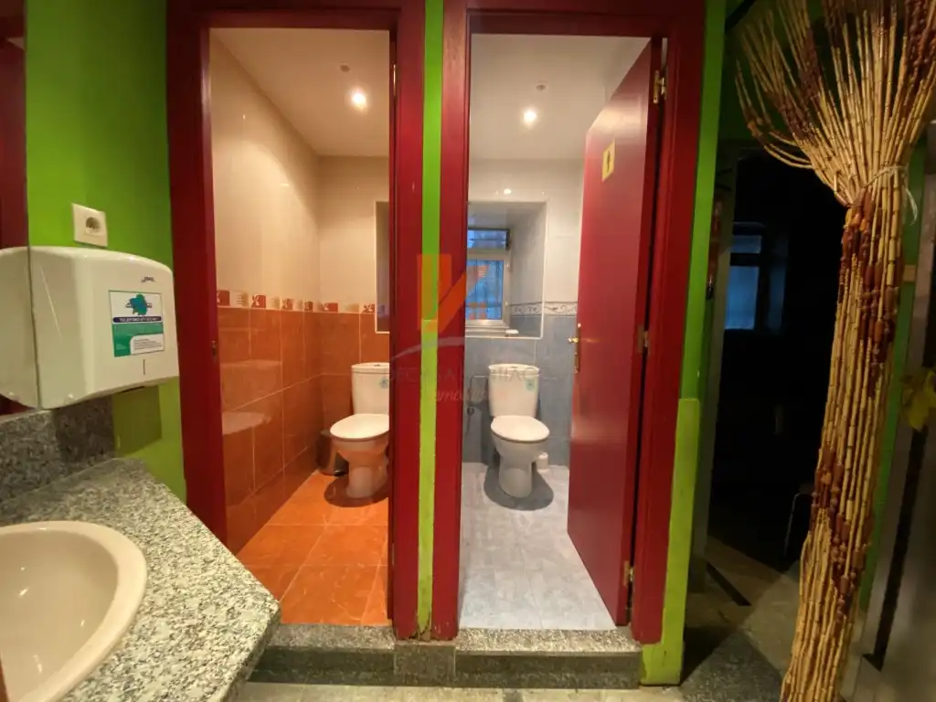 Baño de Local en venta en Santiago de Compostela 