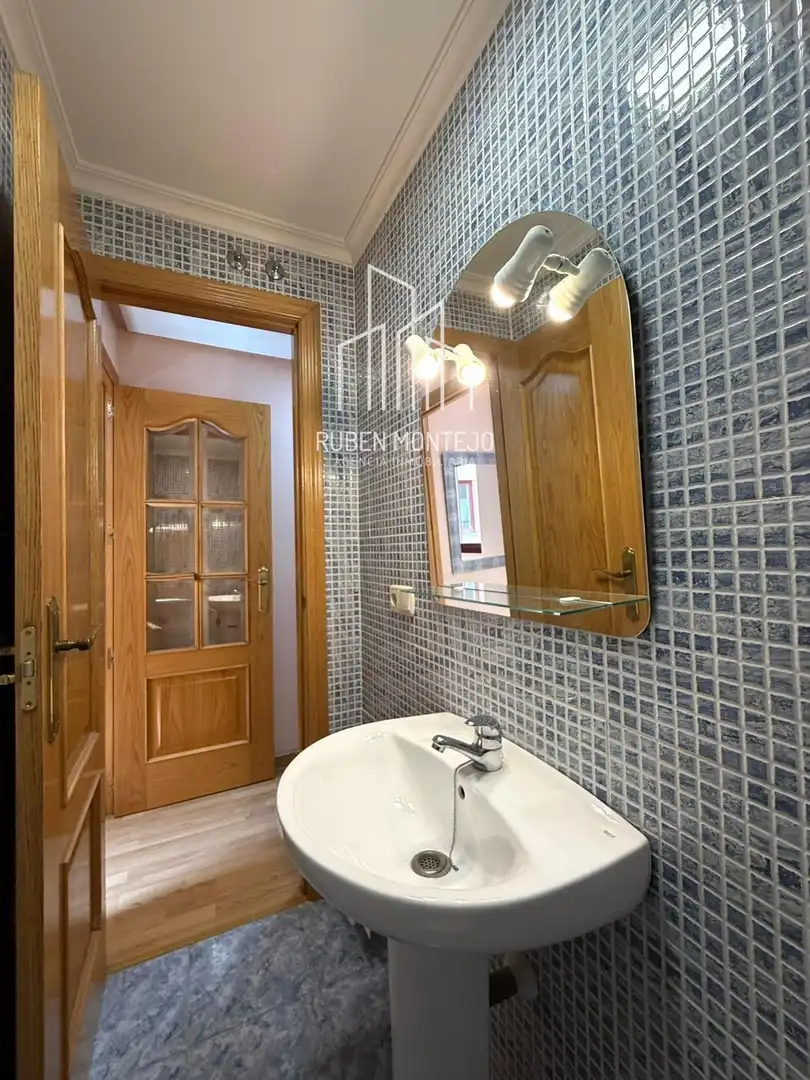 Baño de Piso en venta en Salamanca con Calefacción, Terraza y Amueblado