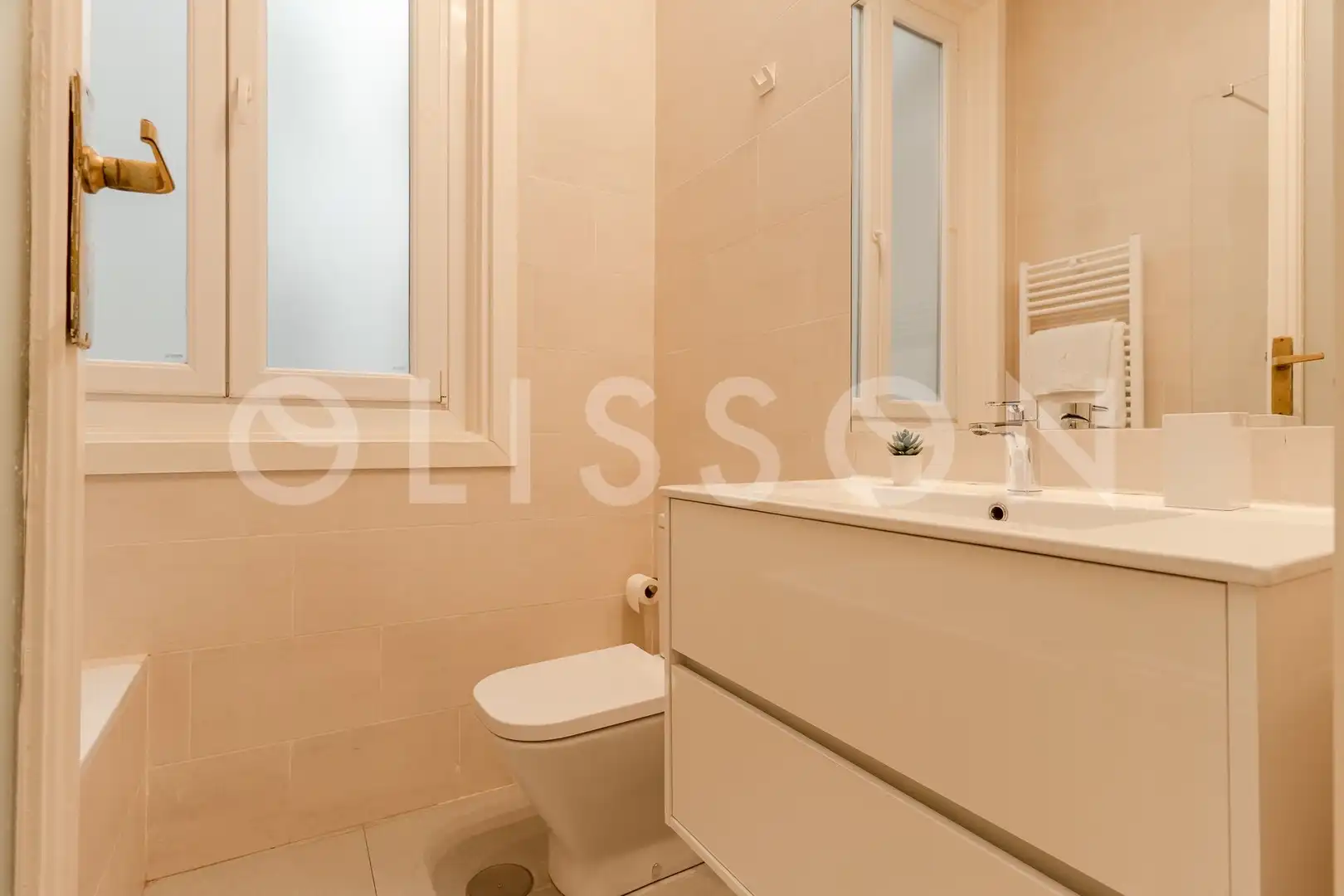 Badezimmer von Wohnung zur Miete in Madrid mit Klimaanlage, Heizung und Möbliert