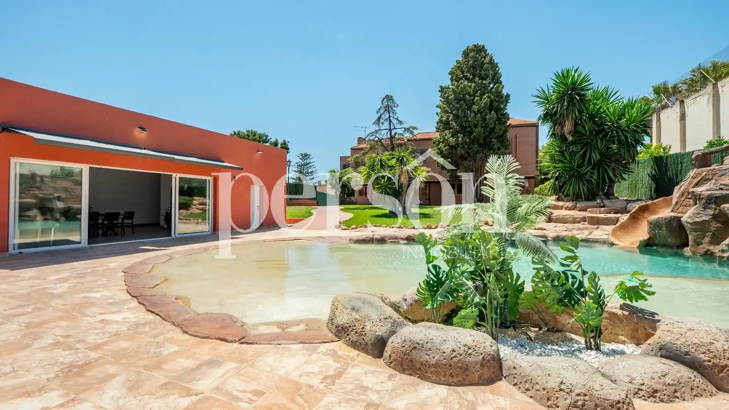 Detached house with pool for sale in La Cañada, imagen 2