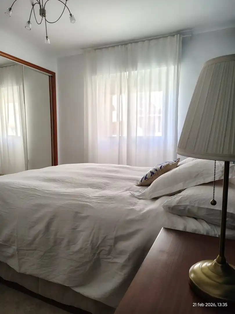Dormitori de Apartament en venda en Estepona amb Aire condicionat, Terrassa i Piscina