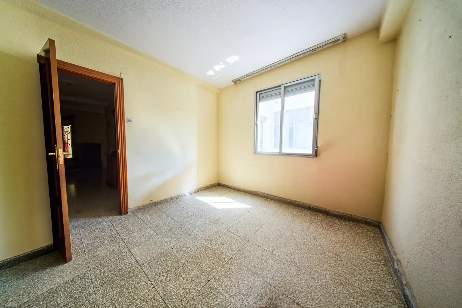 Habitación de Piso en venta en Granada con Calefacción