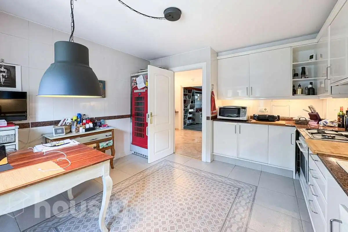 Cocina de Casa o chalet en venta en Girona con Aire acondicionado, Calefacción y Jardín privado