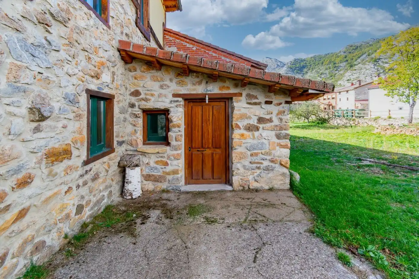 Vista exterior de Casa o chalet en venta en Boca de Huérgano con Trastero y Amueblado